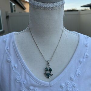 Elegant Silver toned and Green Pendant Necklace